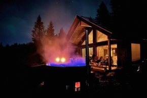 Modern Mountain Cabin - Outdoor Hot Tub - 8 Beds